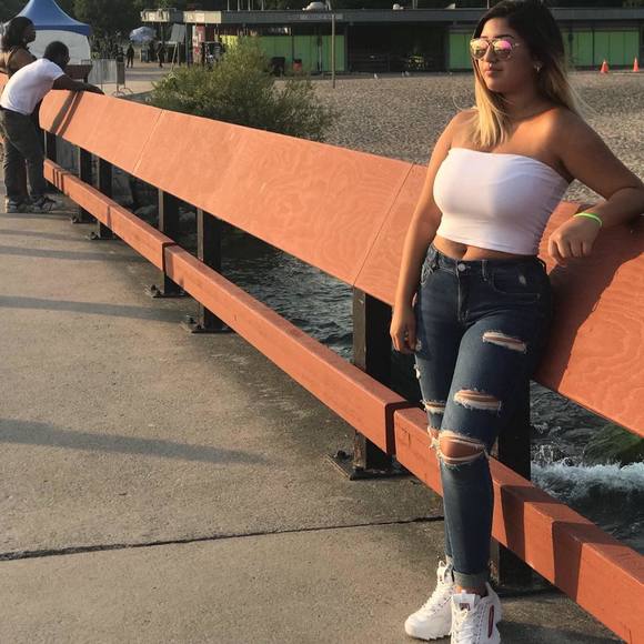 Meet your Posher, Cielo - Picture 1 of 1